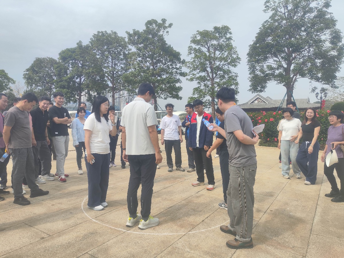 跳圈1(1).jpg 跳圈1(1).jpg